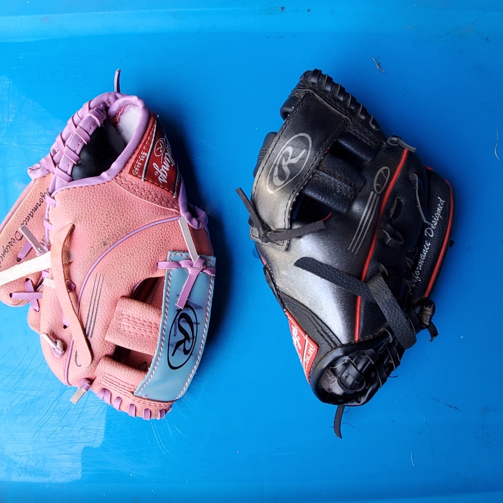 Base ball gloves